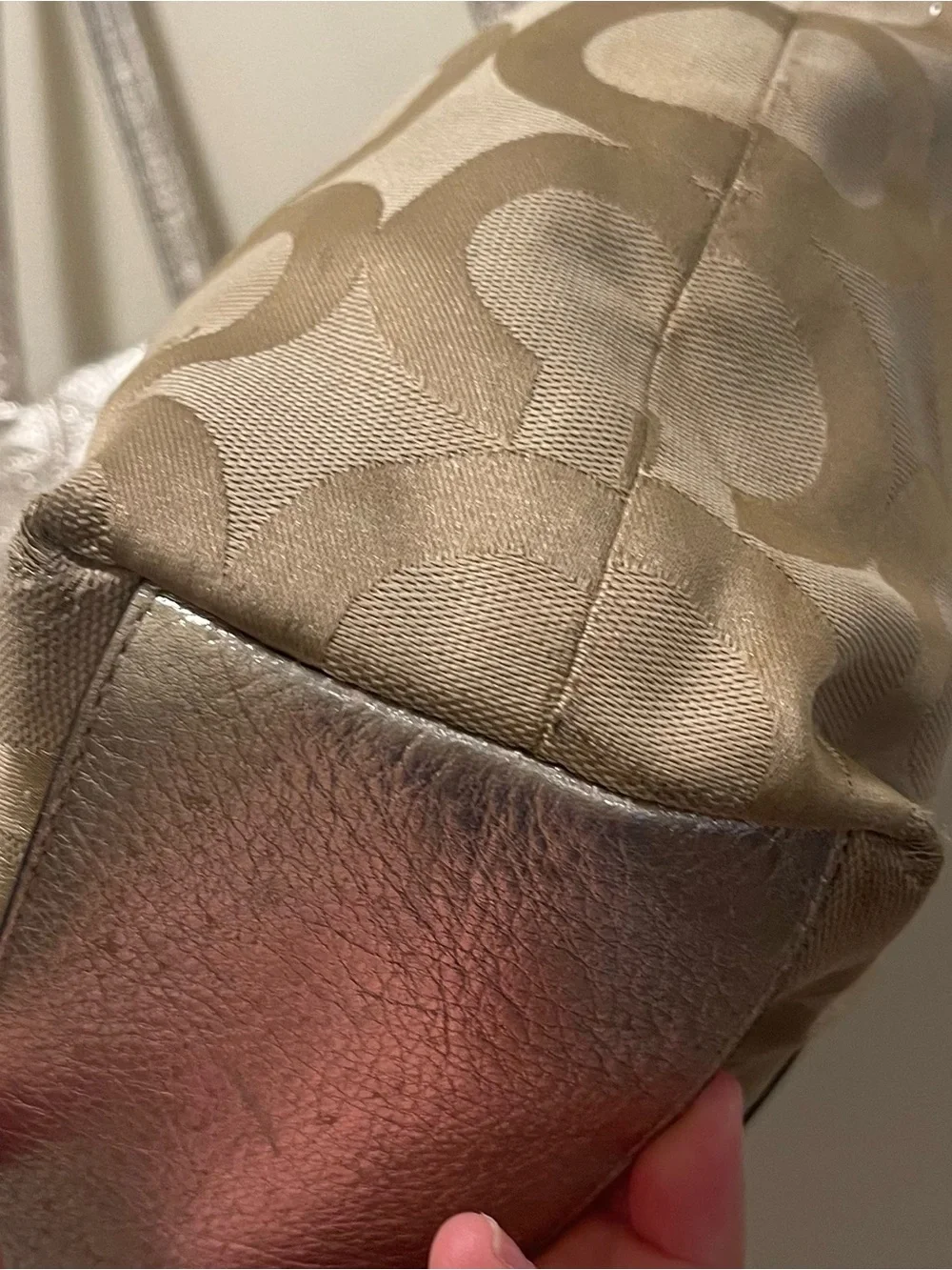 Coach JulieOp Art Tan Signature Tote/ Silver Metallic Trim❤️‍🔥needs lil clean